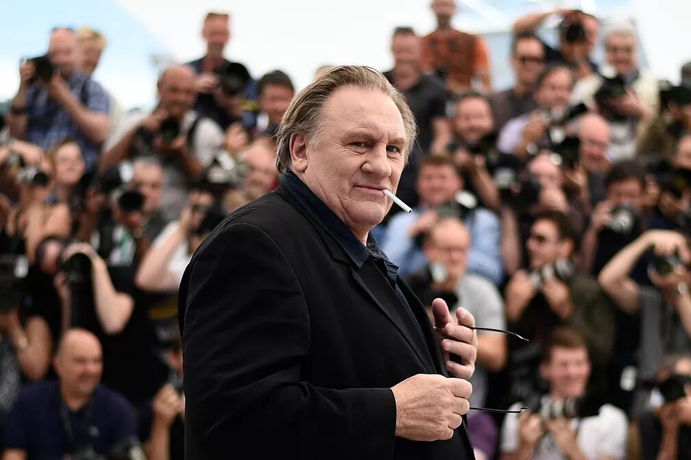 Gérard Depardieu é acusado de assédio por 13 mulheres: 'Ele tentou tirar minha calcinha' Gérard Depardieu é acusado de assédio por 13 mulheres: 'Ele tentou tirar minha calcinha'