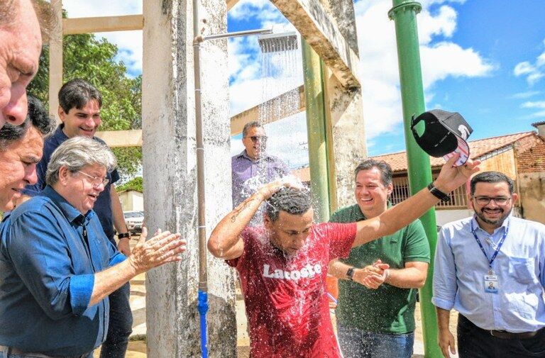 João Azevêdo entrega adutora, equipamentos de saúde e inspeciona obras em Cajazeiras e Marizópolis João Azevêdo entrega adutora, equipamentos de saúde e inspeciona obras em Cajazeiras e Marizópolis