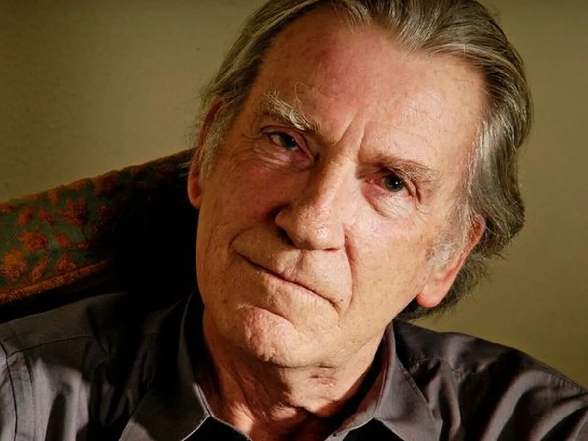 David Warner, ator de 'Titanic' e 'A profecia', morre aos 80 anos David Warner, ator de 'Titanic' e 'A profecia', morre aos 80 anos