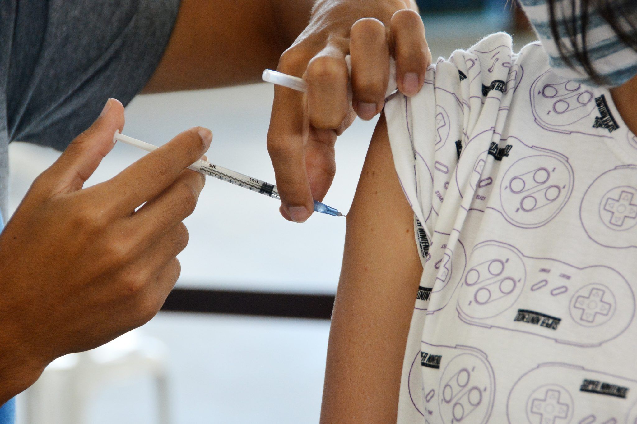 Crianças de comunidade de Lucena foram vacinadas contra covid-19 com doses que seriam para adultos Crianças de comunidade de Lucena foram vacinadas contra covid-19 com doses que seriam para adultos