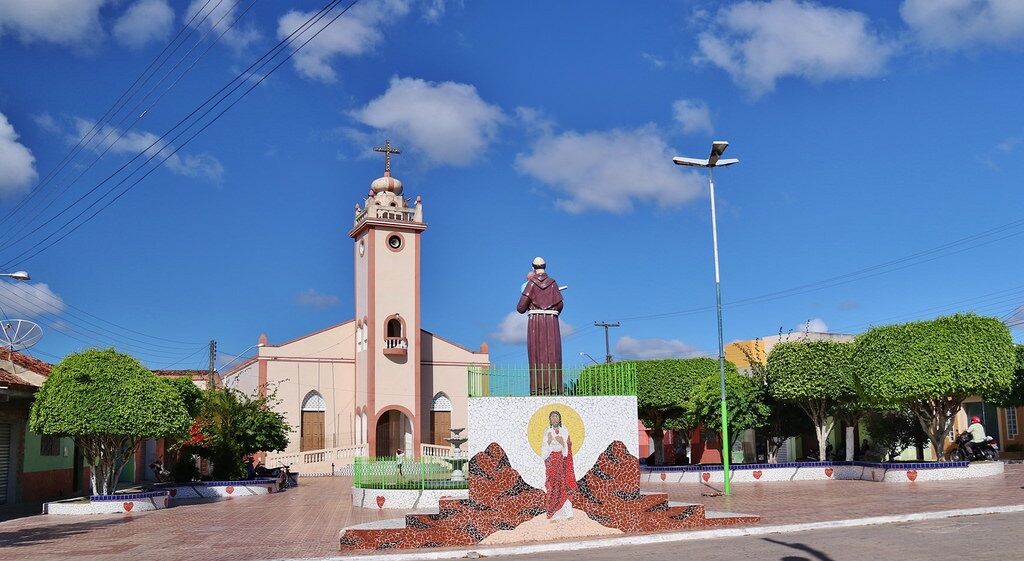 TCE multa prefeito de Cacimba de Dentro por irregularidades em despesas com iluminação pública TCE multa prefeito de Cacimba de Dentro por irregularidades em despesas com iluminação pública