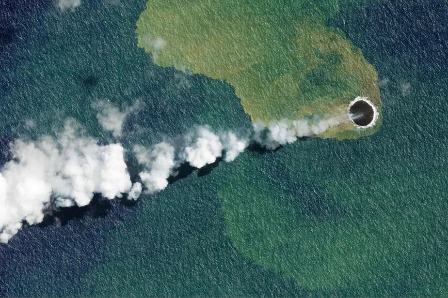 Vulcão registra oito erupções em dois dias em Tonga Vulcão registra oito erupções em dois dias em Tonga