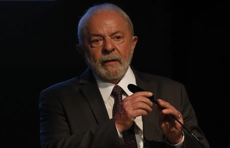 Lula quebra compromisso de campanha e anuncia aumento de imposto sobre combustíveis Lula quebra compromisso de campanha e anuncia aumento de imposto sobre combustíveis