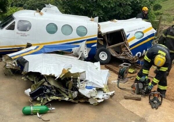 Polícia encontra cabo em hélice de avião que caiu com Marília Mendonça Polícia encontra cabo em hélice de avião que caiu com Marília Mendonça