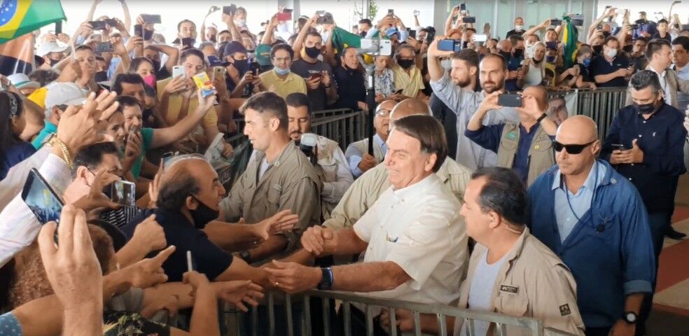 Bolsonaro diz que editará três decretos sobre armas na próxima semana