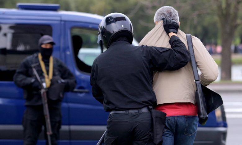 Ditadura intimida manifestantes por SMS na Belarus Ditadura intimida manifestantes por SMS na Belarus