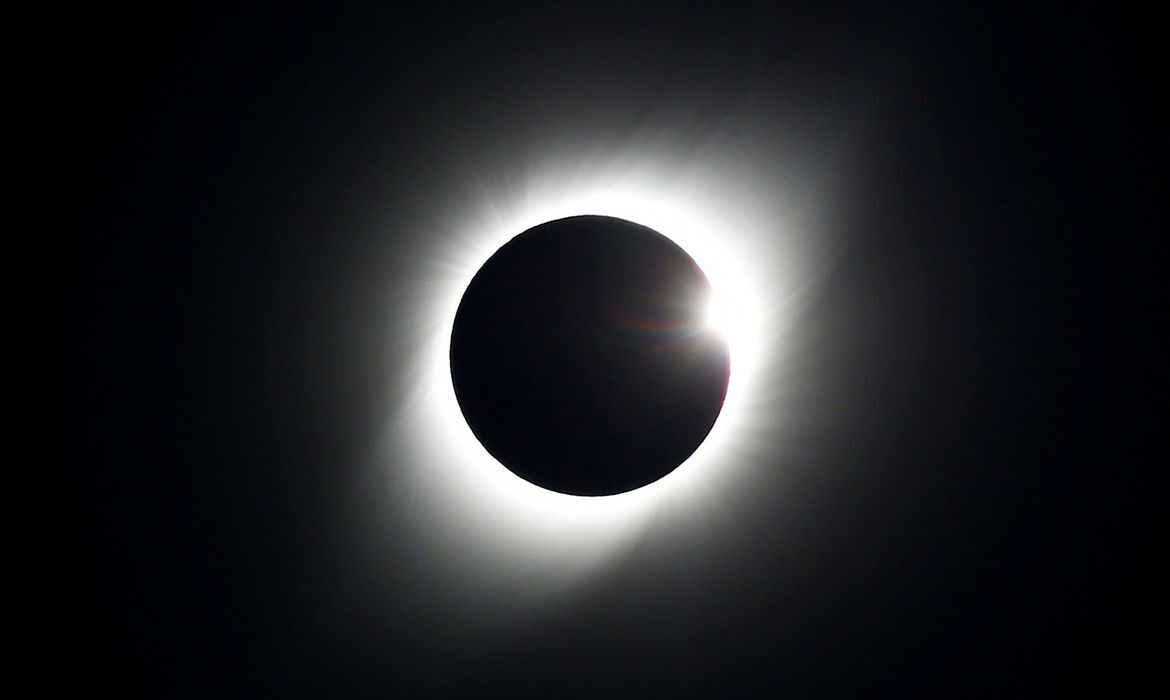 Eclipse parcial da Lua acontece neste sábado; saiba onde será visível no Brasil