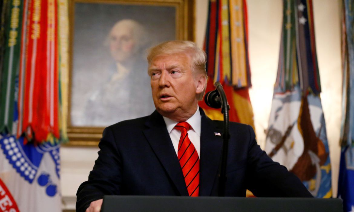 Trump diz tomar hidroxicloroquina para evitar coronavírus Trump diz tomar hidroxicloroquina para evitar coronavírus