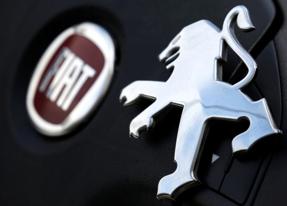 Acionistas de Peugeot e Fiat aprovam fusão para criar o quarto maior grupo automotivo do mundo Acionistas de Peugeot e Fiat aprovam fusão para criar o quarto maior grupo automotivo do mundo
