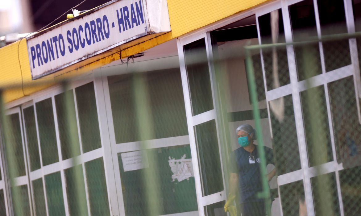 Governo quer mais 5 mil médicos para combate ao novo coronavírus Governo quer mais 5 mil médicos para combate ao novo coronavírus