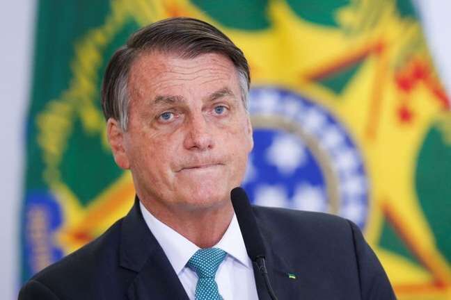 "A covid apenas encurtou a vida das pessoas", diz Bolsonaro "A covid apenas encurtou a vida das pessoas", diz Bolsonaro