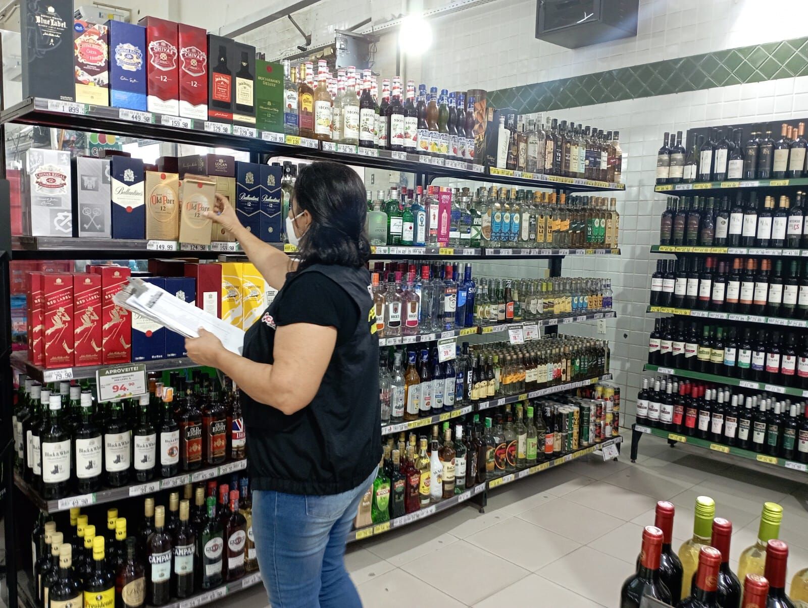 Pesquisa encontra diferença de R$ 140 no preço do uísque nos supermercados de João Pessoa