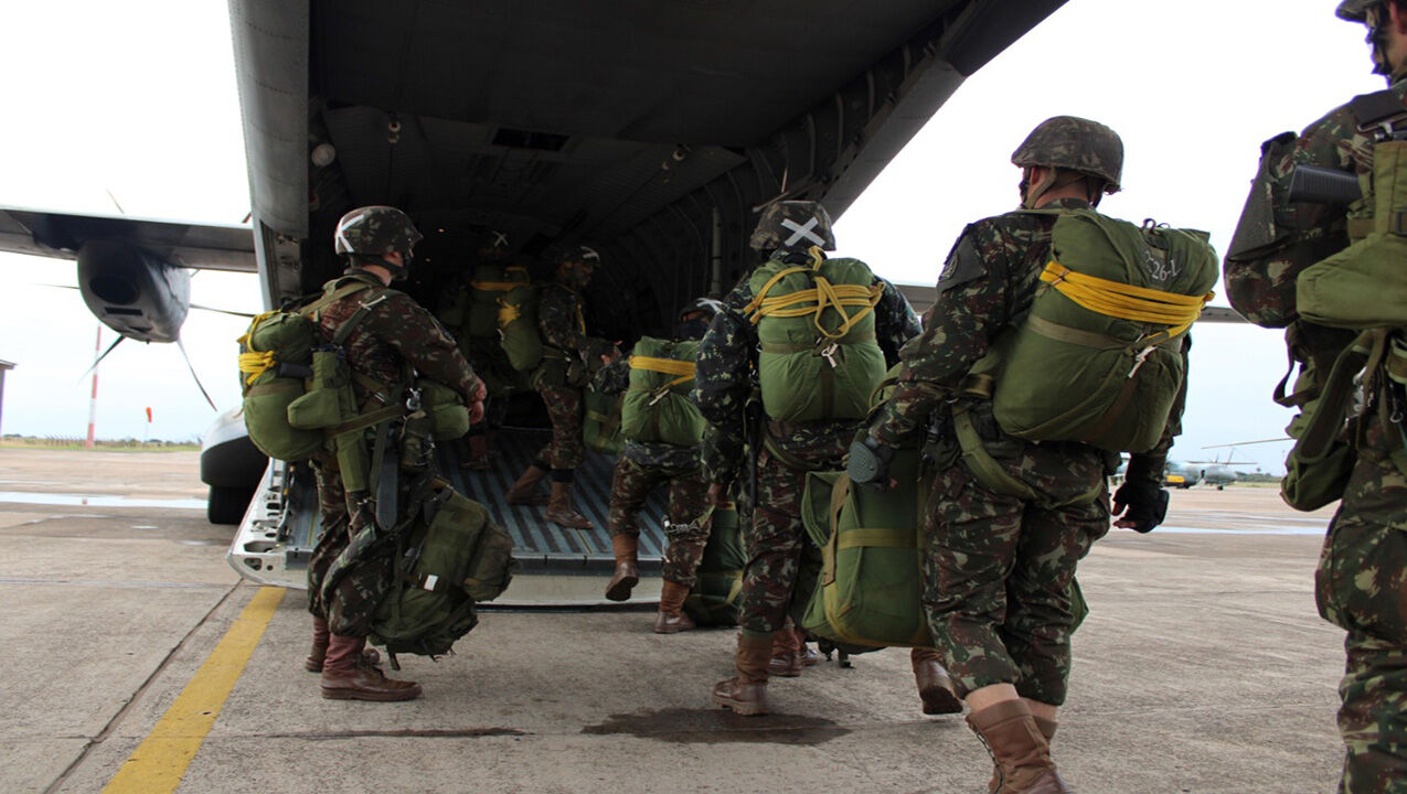 Exército faz exercícios operacionais e de paraquedismo em Campina Grande e Cabaceiras durante maior operação já realizada na região Nordeste