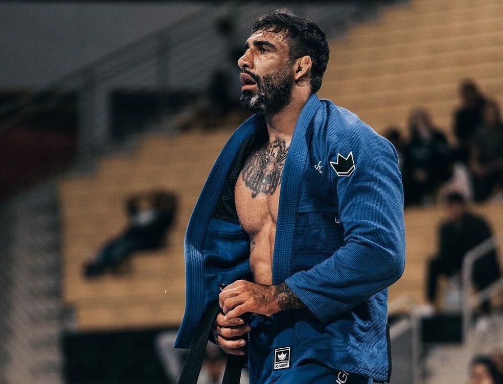 Campeão mundial de jiu-jítsu, Leandro Lo é baleado na cabeça durante show dentro de clube da Zona Sul de São Paulo Campeão mundial de jiu-jítsu, Leandro Lo é baleado na cabeça durante show dentro de clube da Zona Sul de São Paulo