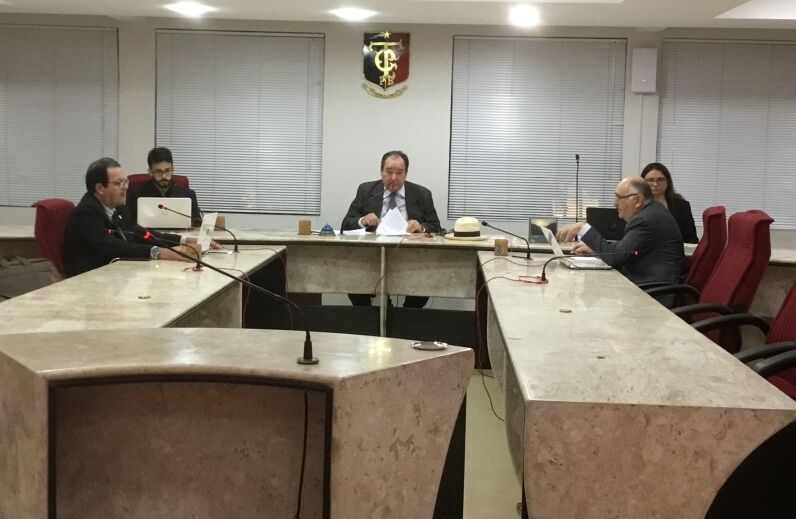 TCE intima ex-prefeito de Camalaú por compra irregular de peças e pneus e locação de veículos pertencentes ao próprio gestor TCE intima ex-prefeito de Camalaú por compra irregular de peças e pneus e locação de veículos pertencentes ao próprio gestor