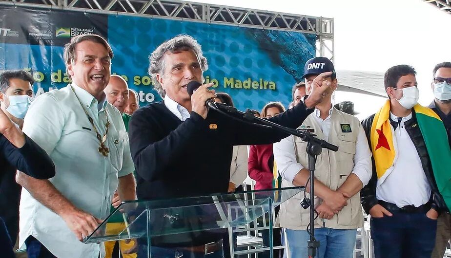 Campanha de Bolsonaro recebe meio milhão de reais em doação de Nelson Piquet Campanha de Bolsonaro recebe meio milhão de reais em doação de Nelson Piquet