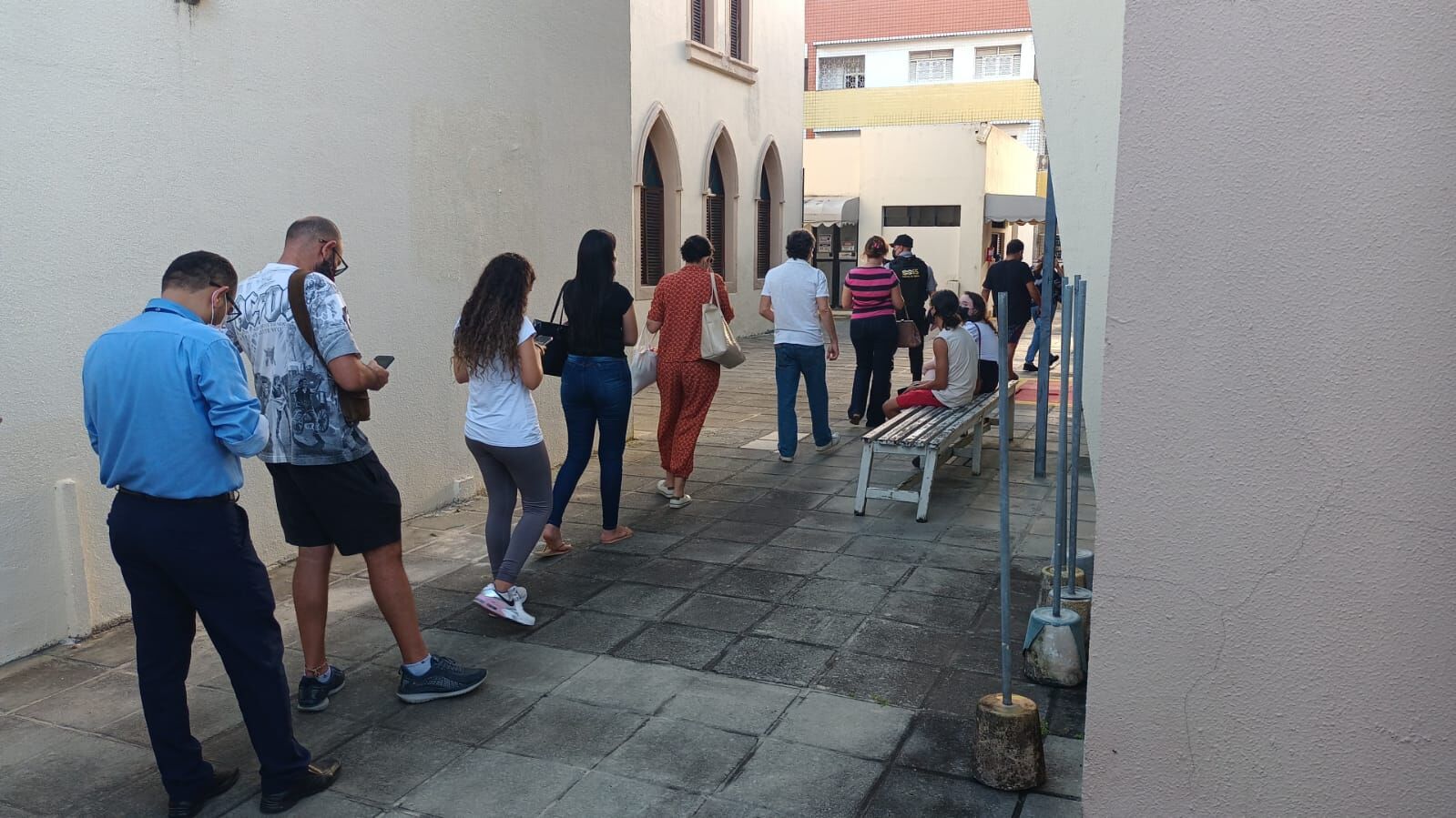 Última hora: eleitores retardatários enfrentam filas para solicitar voto em trânsito em João Pessoa Última hora: eleitores retardatários enfrentam filas para solicitar voto em trânsito em João Pessoa