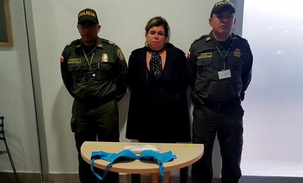 Brasileira é detida em aeroporto na Colômbia com 320 gramas de cocaína Brasileira é detida em aeroporto na Colômbia com 320 gramas de cocaína