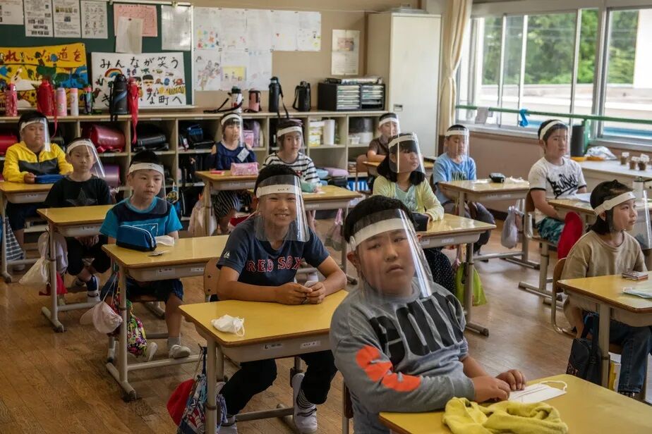 Suicídios de crianças e adolescentes no Japão atinge recorde histórico Suicídios de crianças e adolescentes no Japão atinge recorde histórico