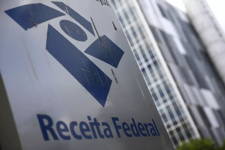 Inscrições para o concurso da Receita Federal começam nesta segunda-feira; salários chegam a R$ 21 mil Inscrições para o concurso da Receita Federal começam nesta segunda-feira; salários chegam a R$ 21 mil