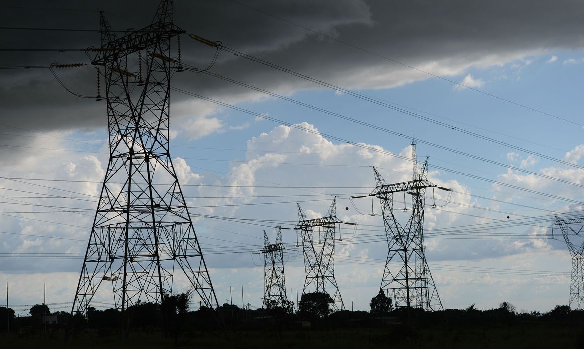 Conta de luz continua sem cobrança extra em fevereiro, informa Aneel