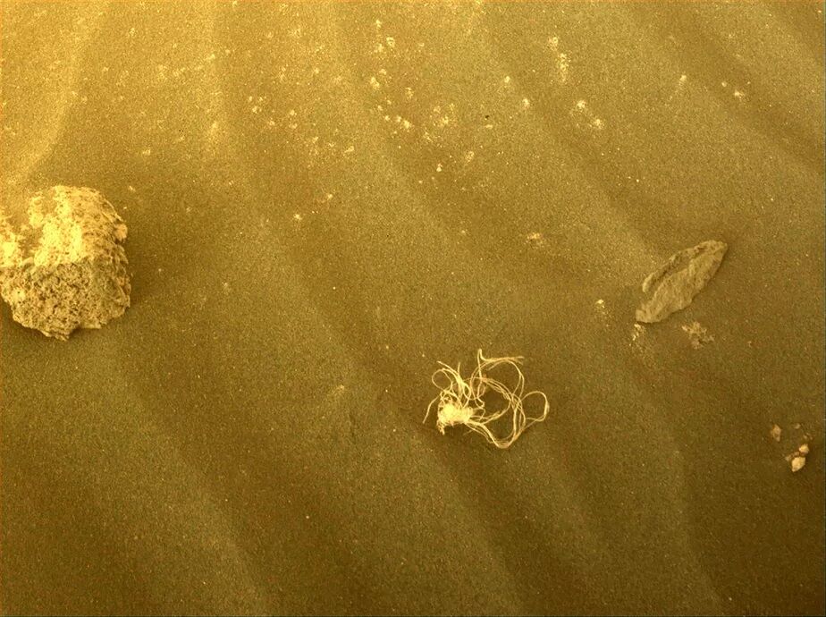 Robô da Nasa descobre objeto misterioso em Marte Robô da Nasa descobre objeto misterioso em Marte