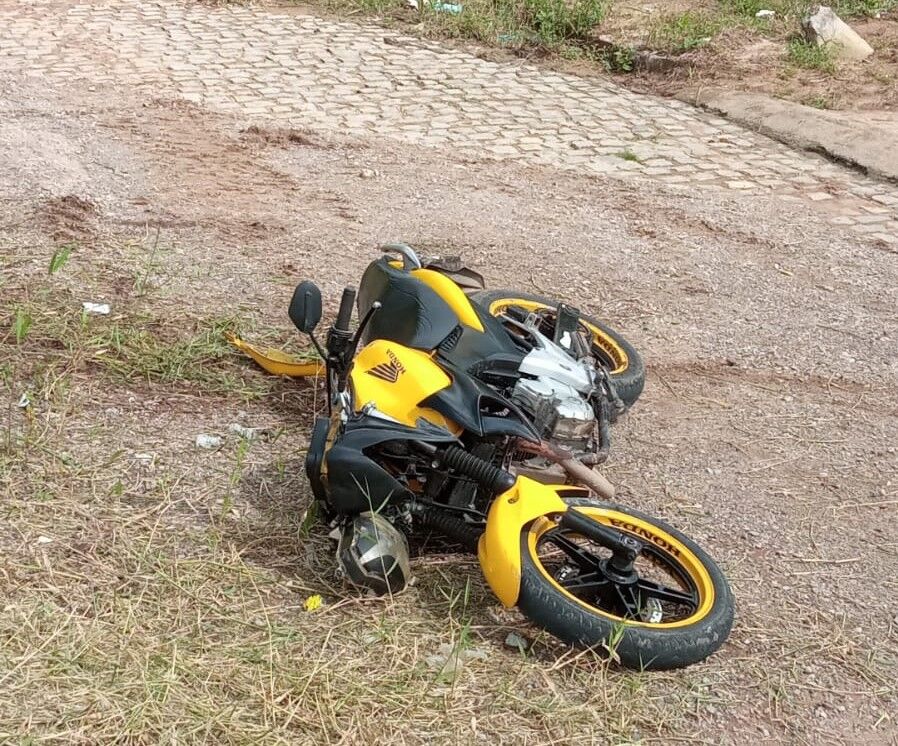 Motociclista morre após perder controle de veículo e cair em ladeira no bairro Colinas do Sul