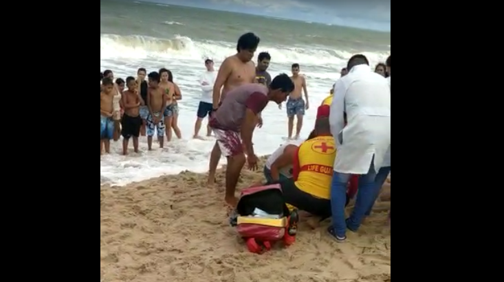 Corrente marítima teria provocado afogamento de família em Baía da Traição; homem faleceu Corrente marítima teria provocado afogamento de família em Baía da Traição; homem faleceu