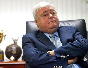 Afundado em denúncias, Ricardo Teixeira deixa presidência da CBF e do COL Afundado em denúncias, Ricardo Teixeira deixa presidência da CBF e do COL
