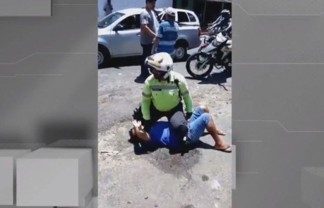 Homem tenta agredir agente da Semob com marreta após ser multado, em João Pessoa Homem tenta agredir agente da Semob com marreta após ser multado, em João Pessoa