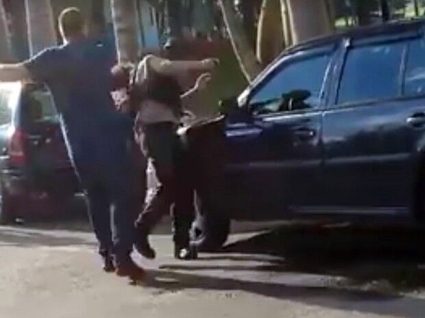 Vídeo flagra homem agredindo esposa e segurança em Minas Gerais
