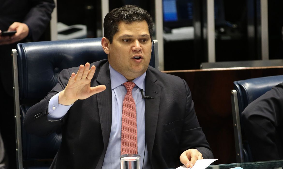 Alcolumbre muda critério para partilha de ajuda a estados e município Alcolumbre muda critério para partilha de ajuda a estados e município