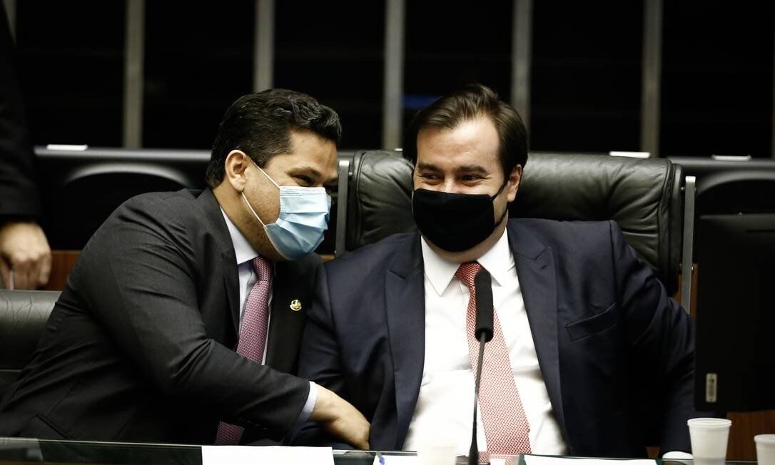 Gilmar Mendes e Toffoli votam para liberar reeleição de Alcolumbre e de Rodrigo Maia Gilmar Mendes e Toffoli votam para liberar reeleição de Alcolumbre e de Rodrigo Maia