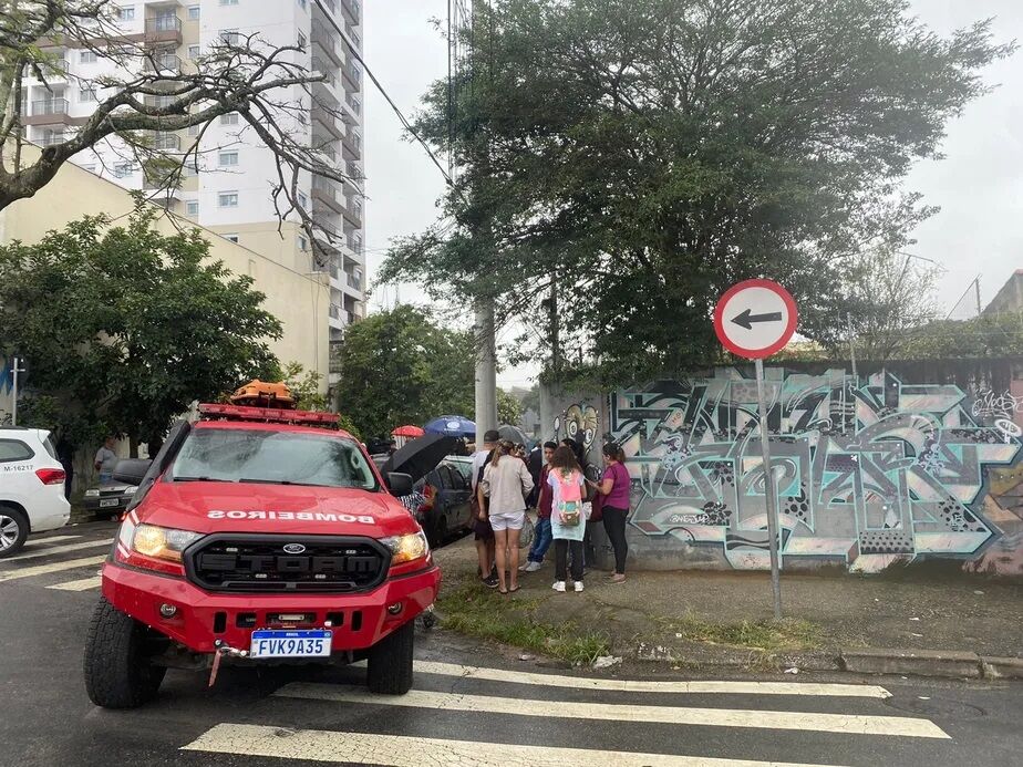 Morre professora esfaqueada por aluno em ataque a escola em São Paulo Morre professora esfaqueada por aluno em ataque a escola em São Paulo