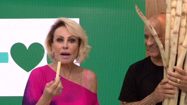Ana Maria Braga ensina a chupar cana no ‘Mais Você’ e diverte web Ana Maria Braga ensina a chupar cana no ‘Mais Você’ e diverte web