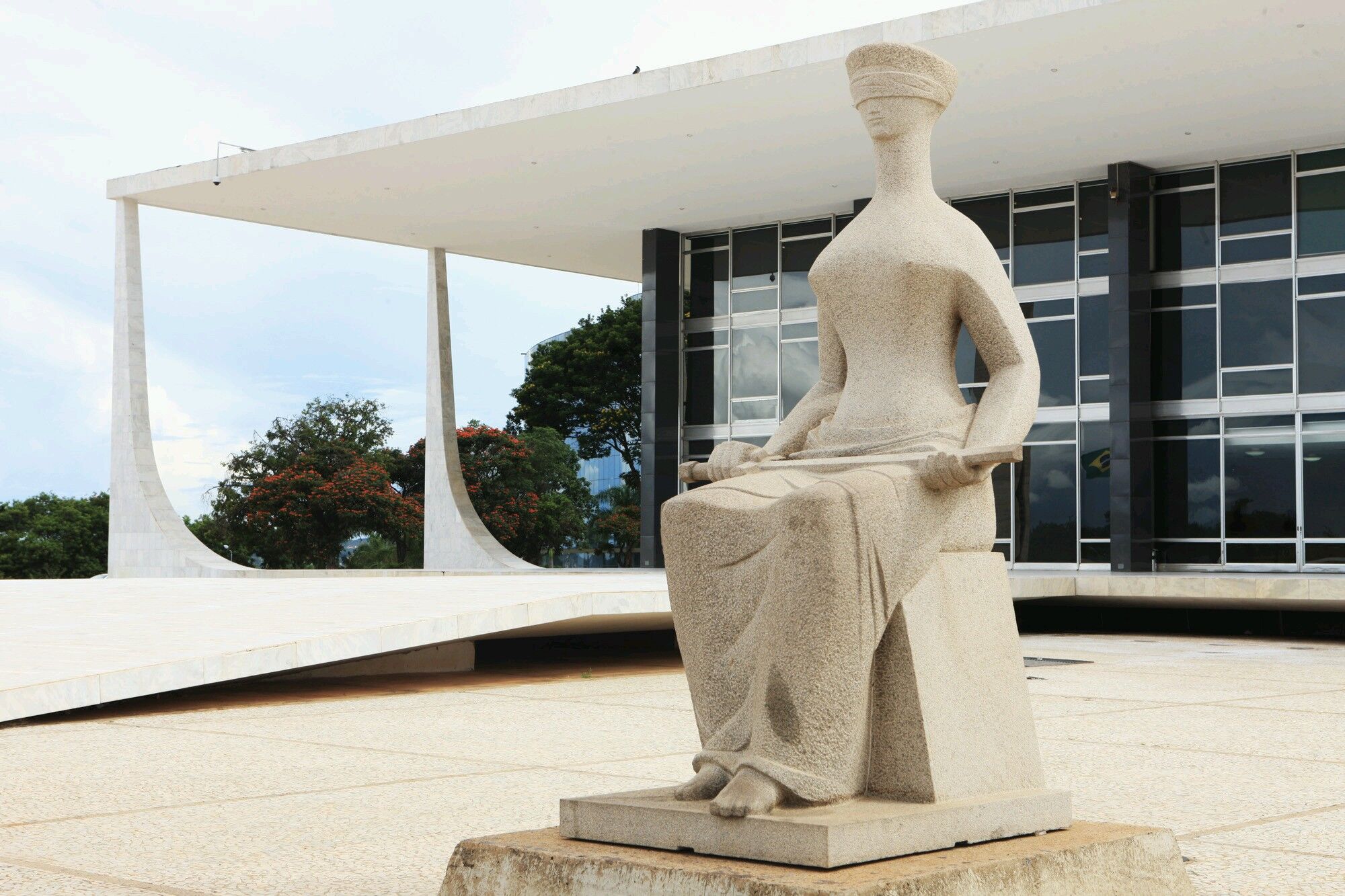 STF conclui julgamento e condena primeiro réu por envolvimento nos atos de 8 de janeiro a 17 anos de prisão STF conclui julgamento e condena primeiro réu por envolvimento nos atos de 8 de janeiro a 17 anos de prisão