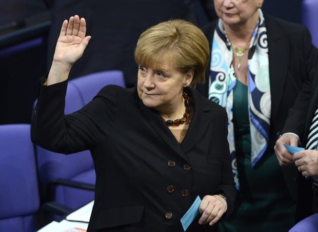Angela Merkel é reeleita chanceler da Alemanha para o terceiro mandato