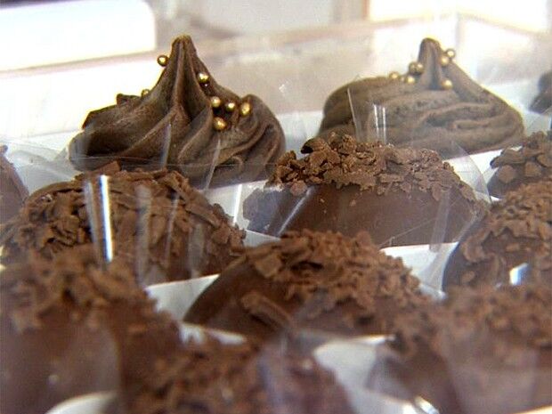 Angústia e tristeza levam mulheres a comer mais chocolate, aponta USP Angústia e tristeza levam mulheres a comer mais chocolate, aponta USP