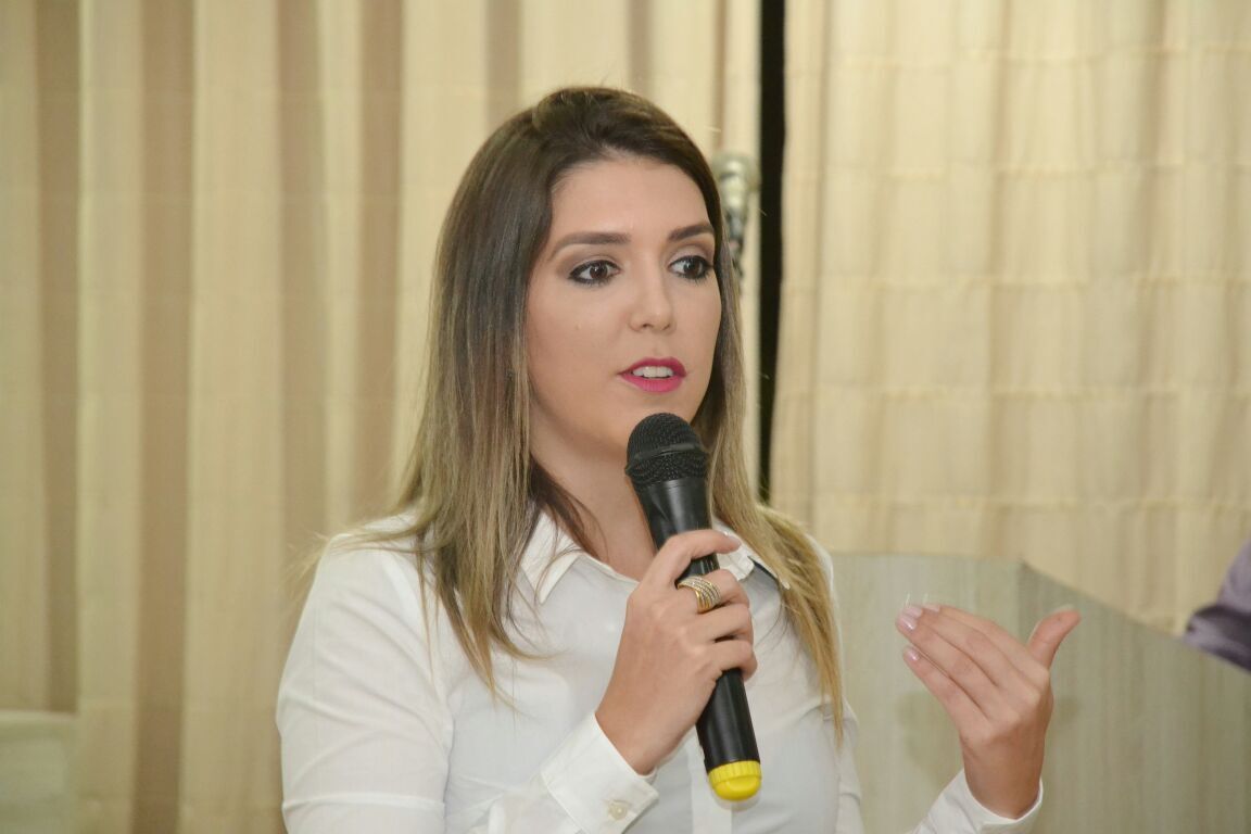Prefeita é condenada a devolver R$ 281 mil por irregularidades na compra de peças e serviços em veículos, na Paraíba Prefeita é condenada a devolver R$ 281 mil por irregularidades na compra de peças e serviços em veículos, na Paraíba