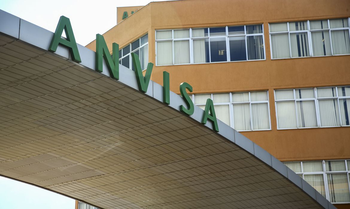 Farmacêutica pede à Anvisa uso emergencial de remédio para Covid-19