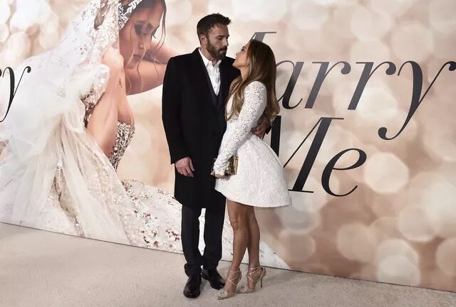 Jennifer Lopez e Ben Affleck se casam pela segunda vez no ano, agora em luxuosa cerimônia em fazenda nos EUA Jennifer Lopez e Ben Affleck se casam pela segunda vez no ano, agora em luxuosa cerimônia em fazenda nos EUA