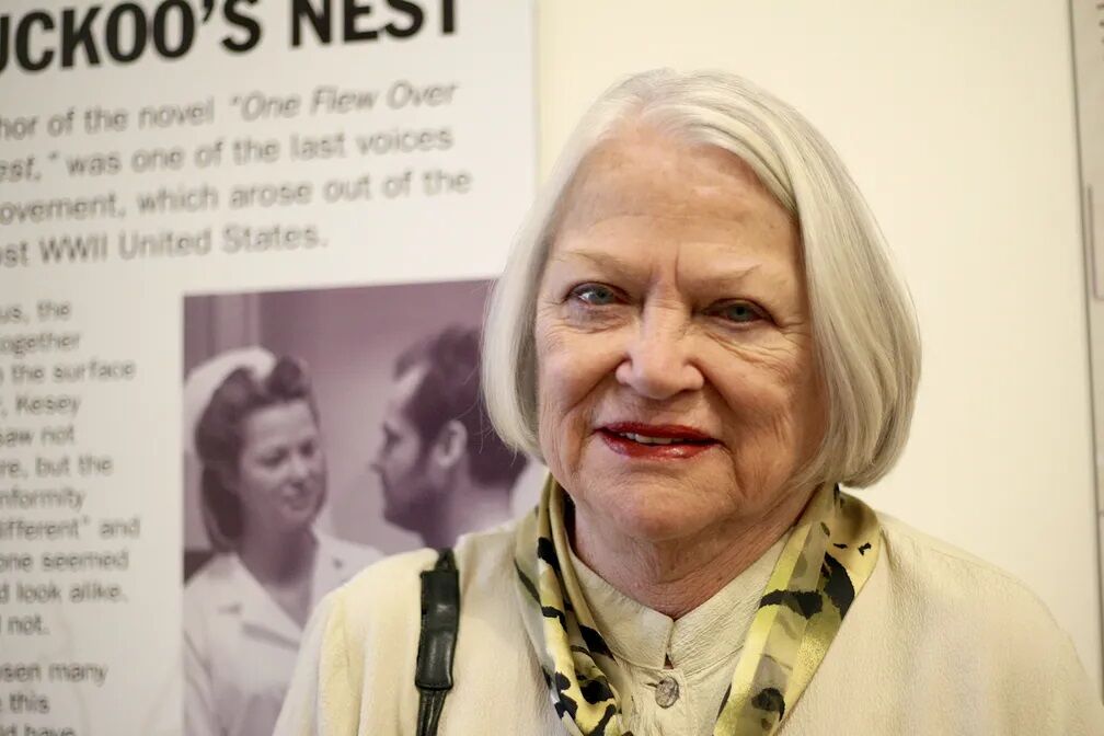 Morre Louise Fletcher, que venceu o Oscar por 'Um Estranho no Ninho', aos 88 Morre Louise Fletcher, que venceu o Oscar por 'Um Estranho no Ninho', aos 88