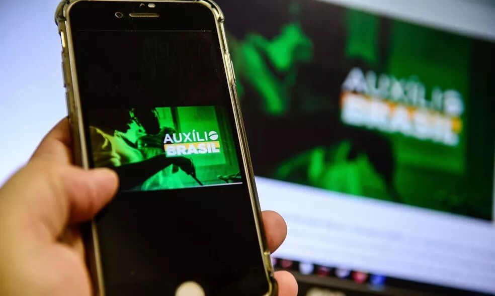 Governo antecipa parcela de agosto do Auxílio Brasil; veja calendário Governo antecipa parcela de agosto do Auxílio Brasil; veja calendário