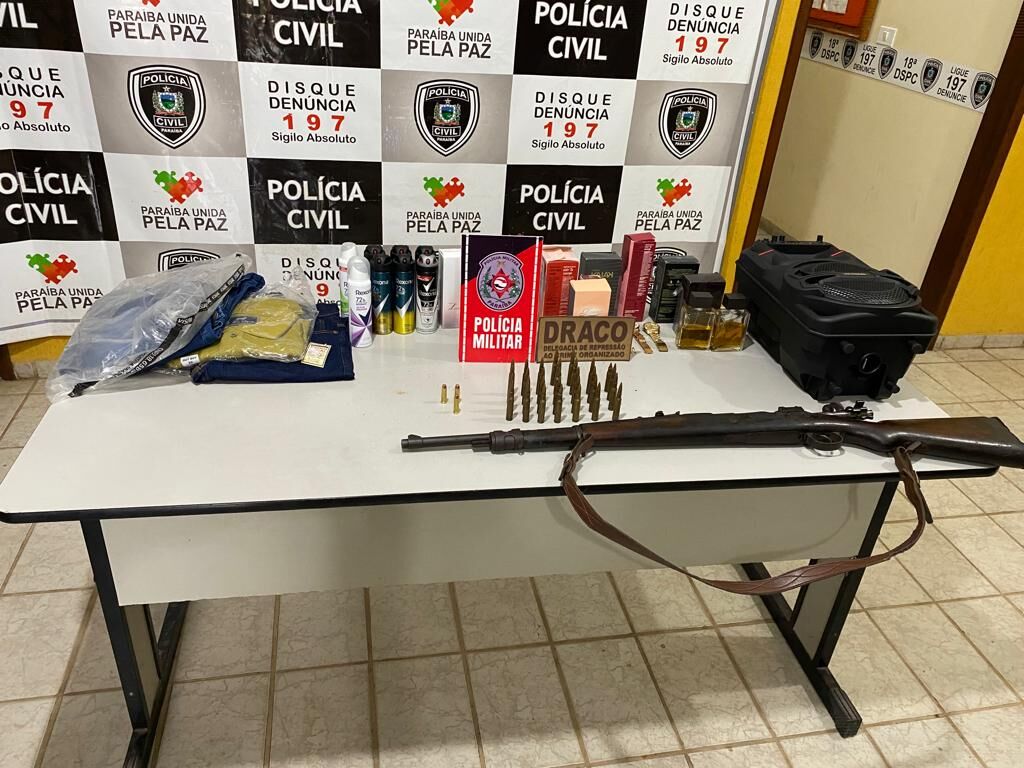 Polícia apreende fuzil e material roubado em Bom Sucesso, na Paraíba Polícia apreende fuzil e material roubado em Bom Sucesso, na Paraíba
