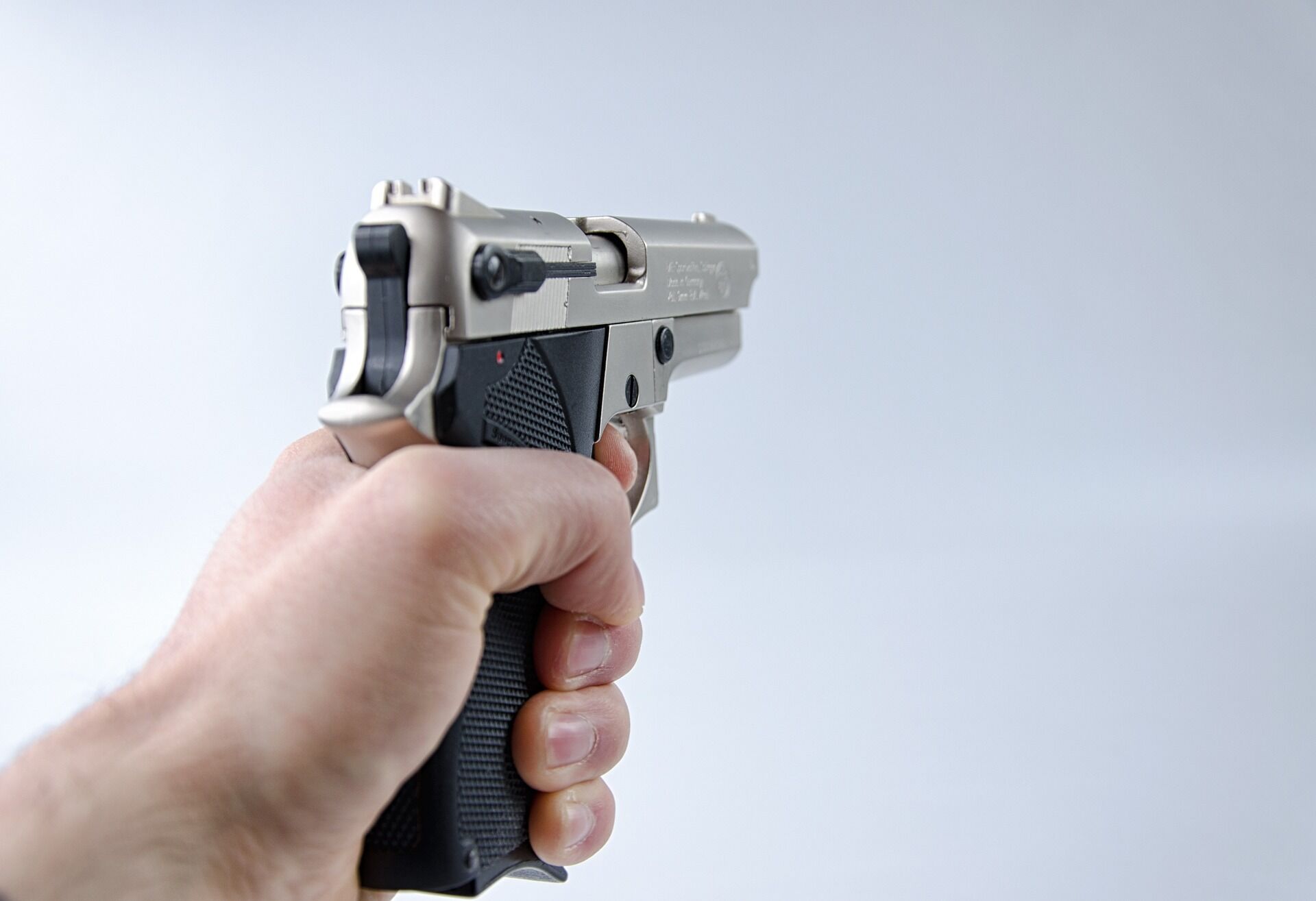 Criança é morta e duas pessoas ficam feridas em ataque a tiros em Santa Rita arma, assalto, arrastão, ccj, senado, arma, preso, homem, justiça, indenização, policial