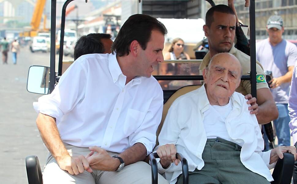 Arquiteto Oscar Niemeyer morre aos 104 anos no Rio