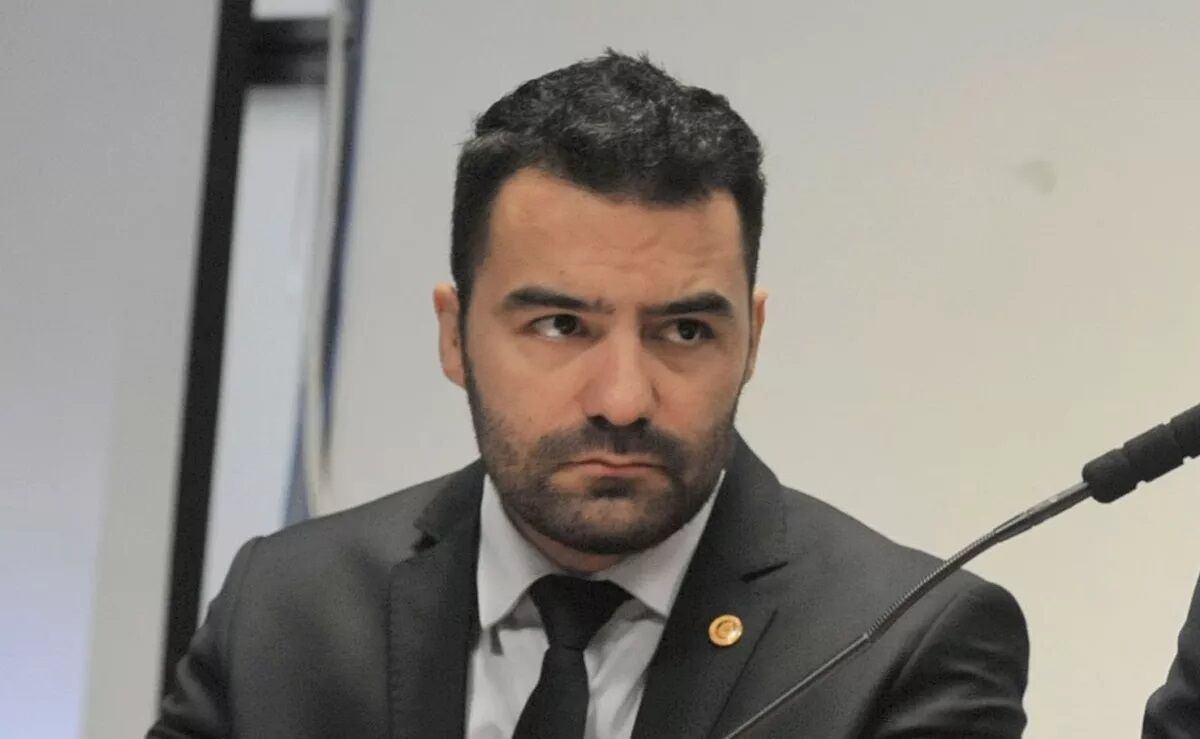 Arthur do Val e MBL doaram R$ 211 mil de vaquinha para a Ucrânia a representação brasileira