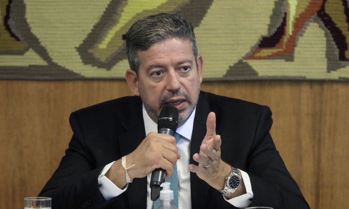 Lira fala em acolher sugestões de governadores e prefeitos em projeto da reforma tributária