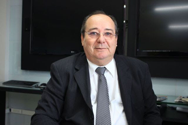 Família de Arthur Cunha Lima nega morte e diz que ex-conselheiro do TCE segue internado em João Pessoa Família de Arthur Cunha Lima nega morte e diz que ex-conselheiro do TCE segue internado em João Pessoa