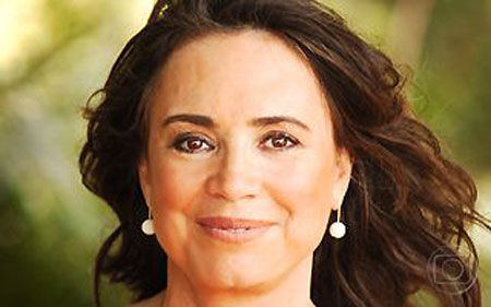 Regina Duarte celebra data com exposição, vídeos e biografia